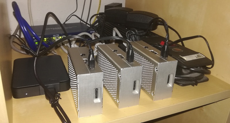 Datei:Raspi farm.jpg